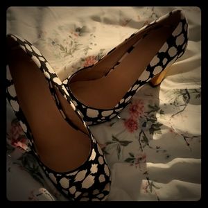 Blurry dot fashion pumps